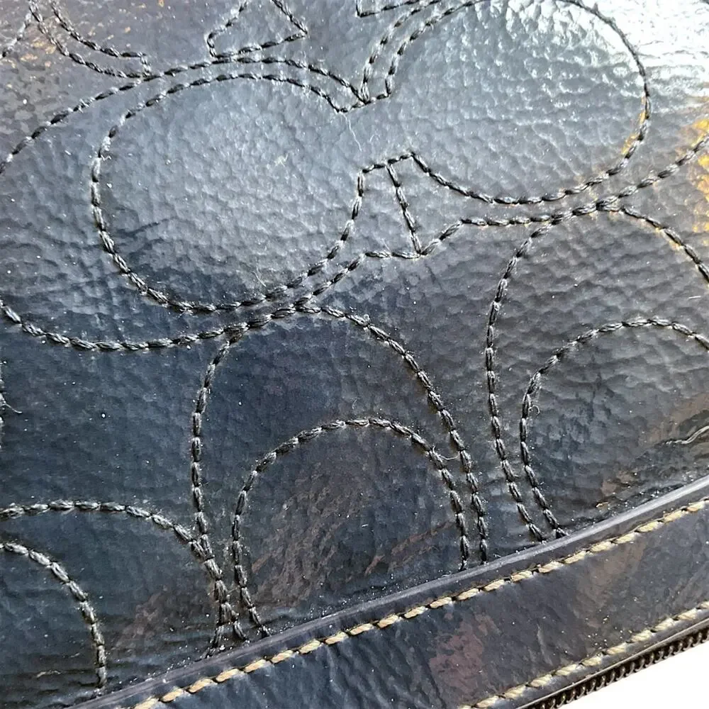 Coach Purse Dark‎ Blue Patent Leather Wristlet Clutch Eyelet Logo Zip Strap